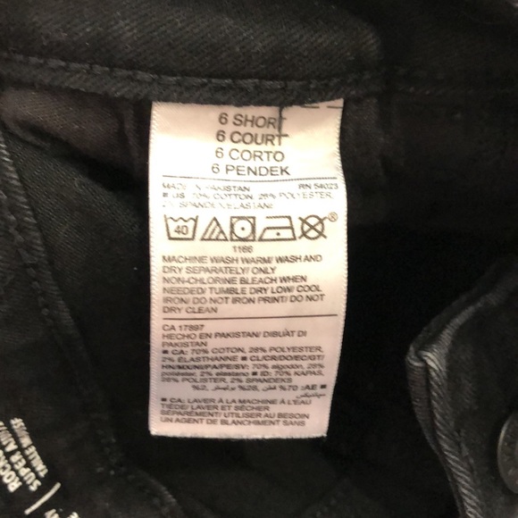 Old Navy Rockstar Super Skinny Jean - Picture 3 of 3